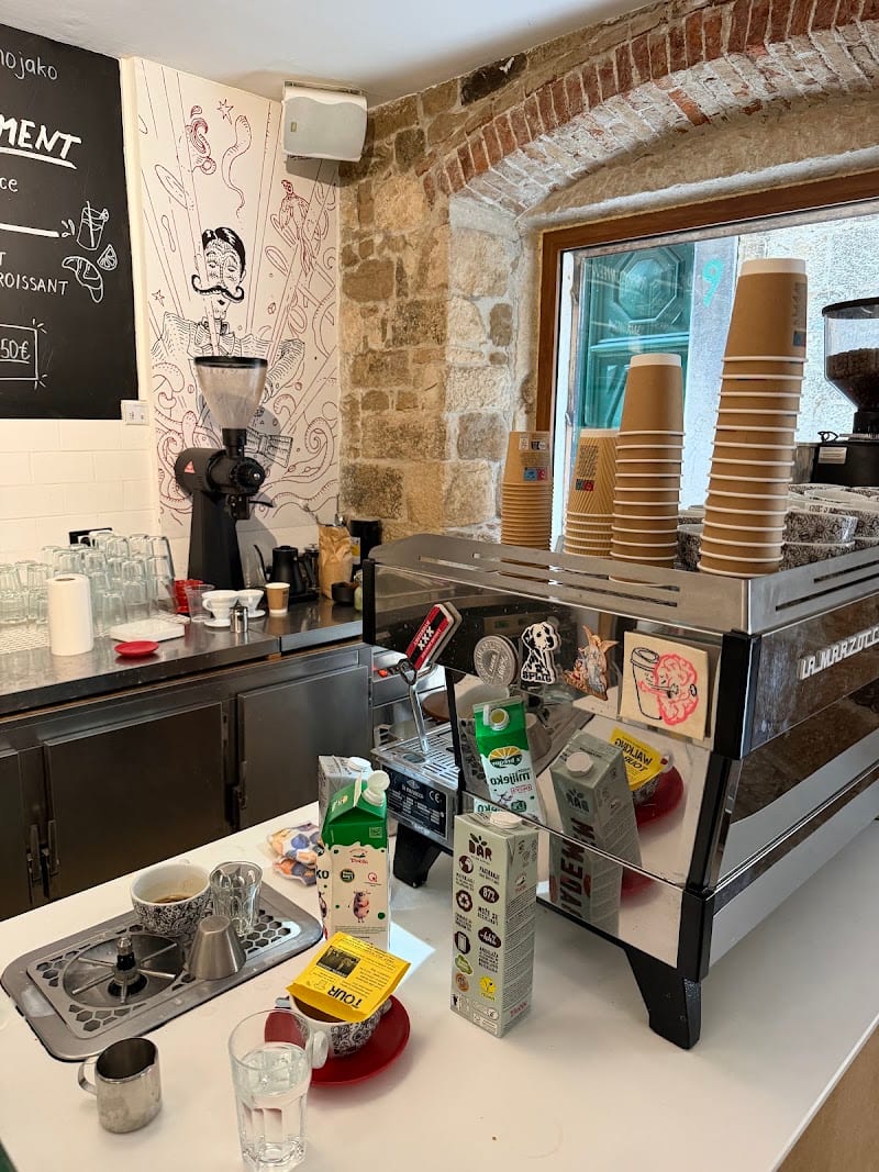 D16 Coffee, Split