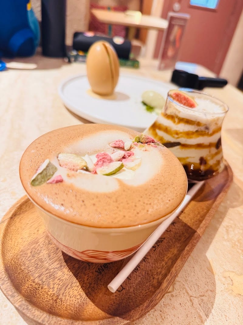Qima Café and Pâtisserie - Covent Garden, London