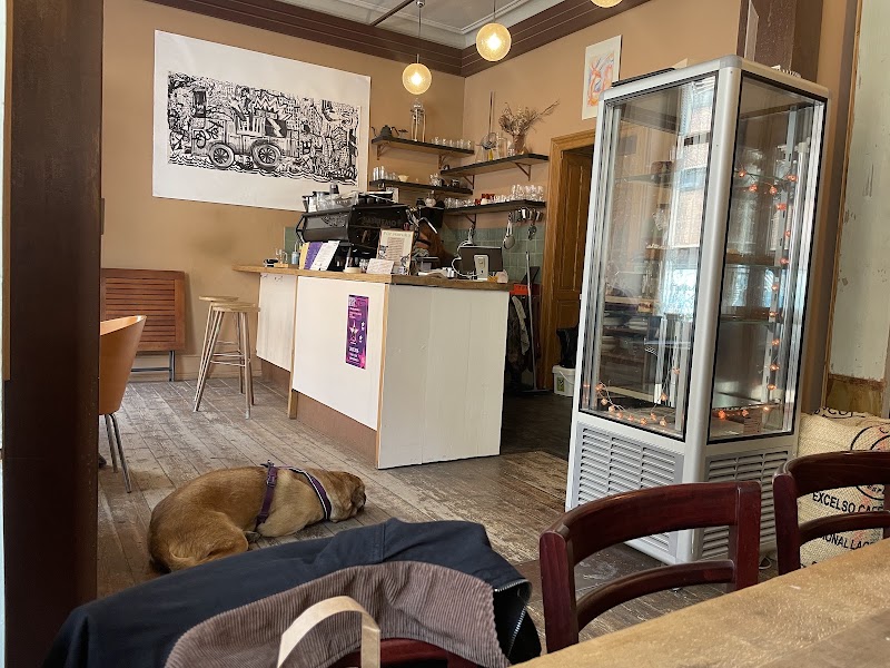 Café Gallery 4 - Specialty Coffee & Community in Köln Rathenauviertel nähe Belgisches Viertel, Cologne