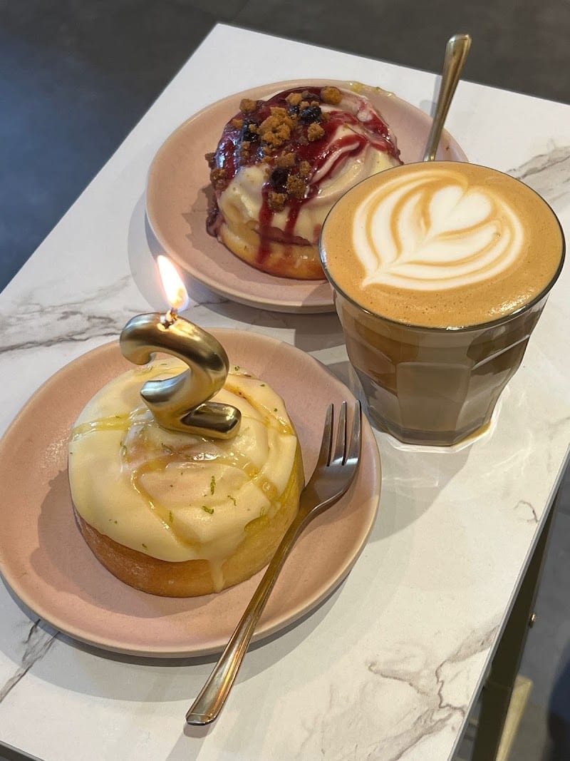 Candela Canela - Best Specialty Coffee & Cinnamon Rolls, Barcelona