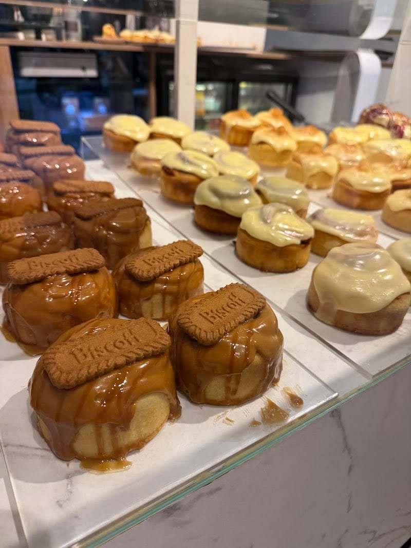 Candela Canela - Best Specialty Coffee & Cinnamon Rolls, Barcelona